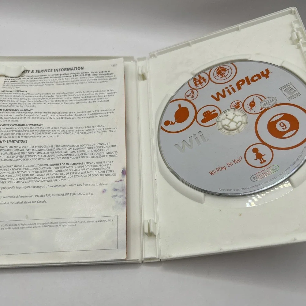 Wii Play Nintendo Game Disc, Case and Manual!